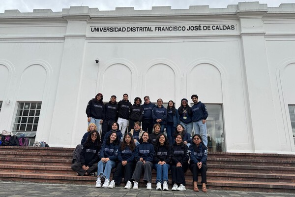 Imagen decorativa Bienvenida Estudiantes Externos 2025 II